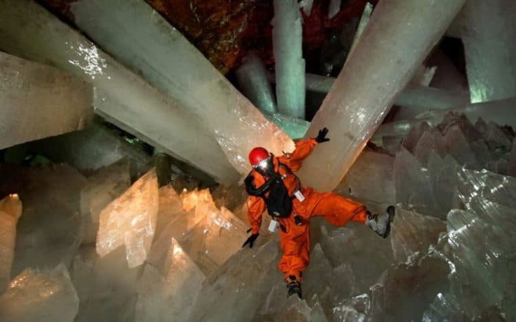 Cave of the Crystals in Mexico Looks Just Like The Fortress of Solitude