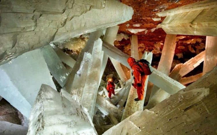 Cave of the Crystals in Mexico Looks Just Like The Fortress of Solitude