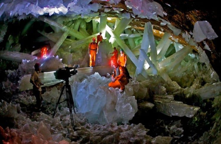 Cave of the Crystals in Mexico Looks Just Like The Fortress of Solitude