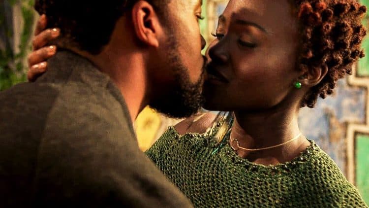 T'Challa and Nakia kiss