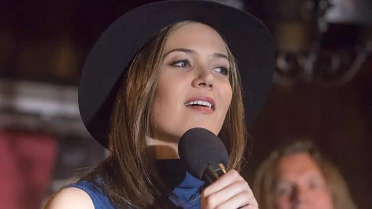 Mandy Moore Singing