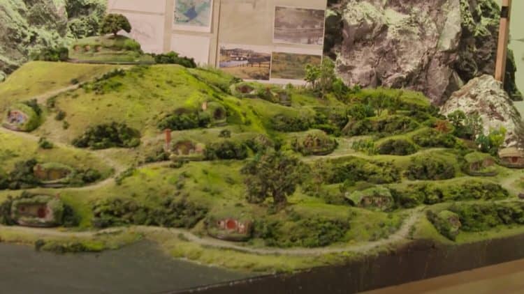 Weta Workshop Builds Miniature Display of Hobbiton From LOTR and The Hobbit