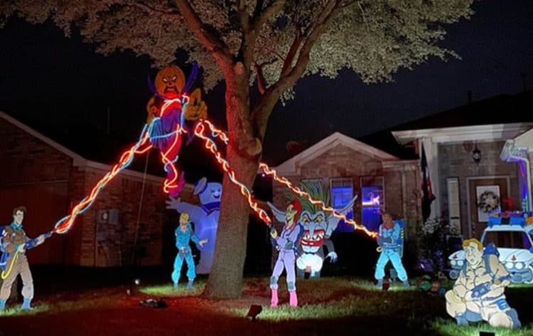 This Family&#8217;s Ghostbusters Halloween Setup is No Joke