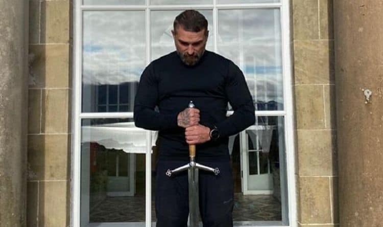 10 Things You Didn&#8217;t Know about Ant Middleton