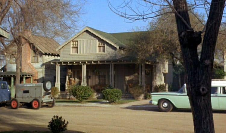 TV Shows Rarely if Ever Film in the Actual Houses Shown