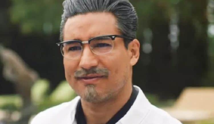 OK, We Have to Watch Mario Lopez Playing Colonel Sanders