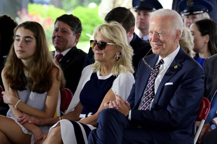 biden natalie jill grandchildren naomi nurphoto serikat cucu presiden sosok bidens