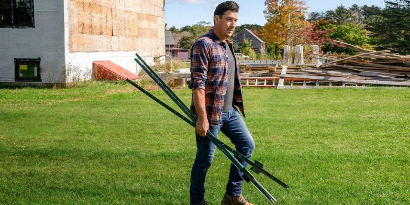 Jonathan Knight handling tools on Farmhouse Fixer