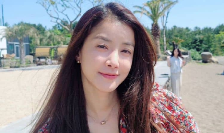 10 Things You Didn&#8217;t Know about Lee Si-Young