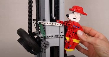 This Clever Never-Ending LEGO Climber Automaton