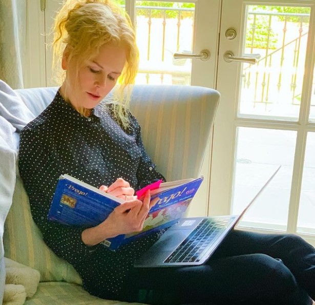 Nicole Kidman Reading
