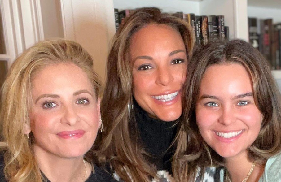 How Eva LaRue Maintains Her Youthful Appearance - TVovermind