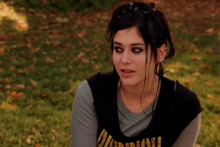 Lizzy Caplan facts