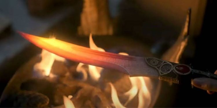 Viserys shows Rhaenyra Valyrian steel dagger