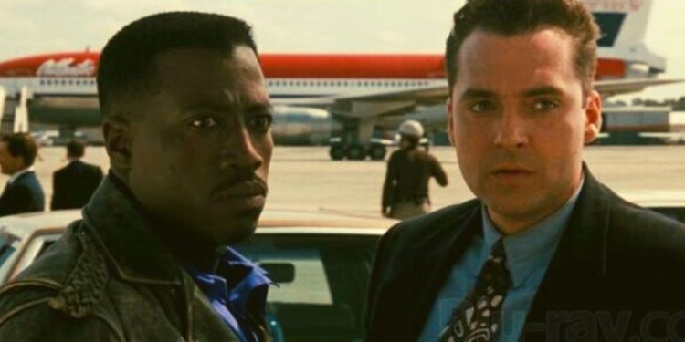 Tom Sizemore in Passenger 57