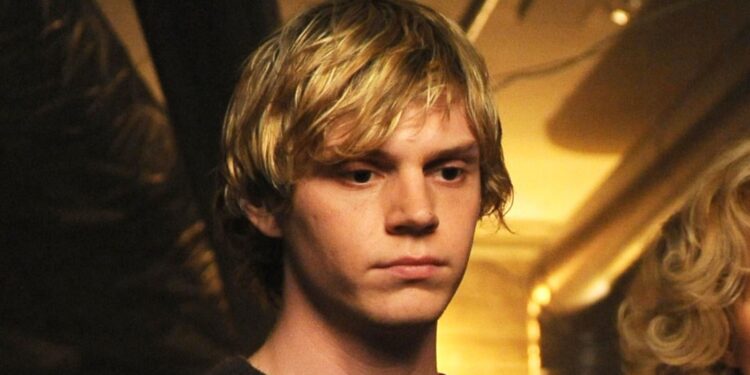 Evan Peters 2