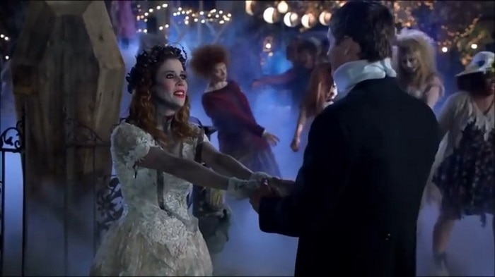 Hart of Dixie's "The Gambler" Zombie-themed proposal with Mallory Moye as Wanda and Ross Philips as Tom; Season 2, Episode 15. 