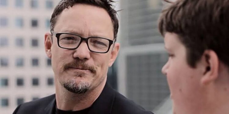 Matthew Lillard in Fat Kid Rules the World