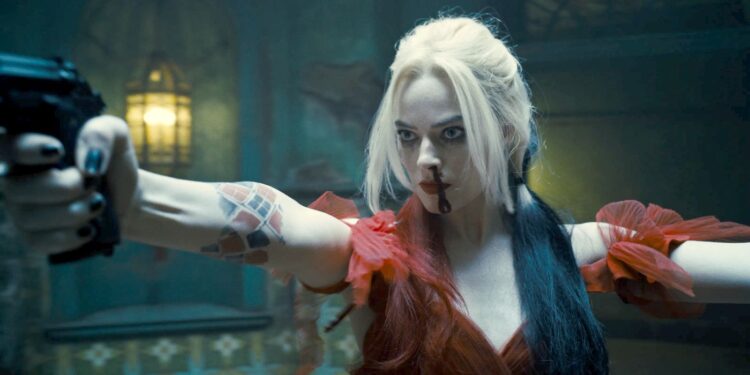 Margot Robbie as Harley Quinn wielding a pair of pistols in The Suicide Squad