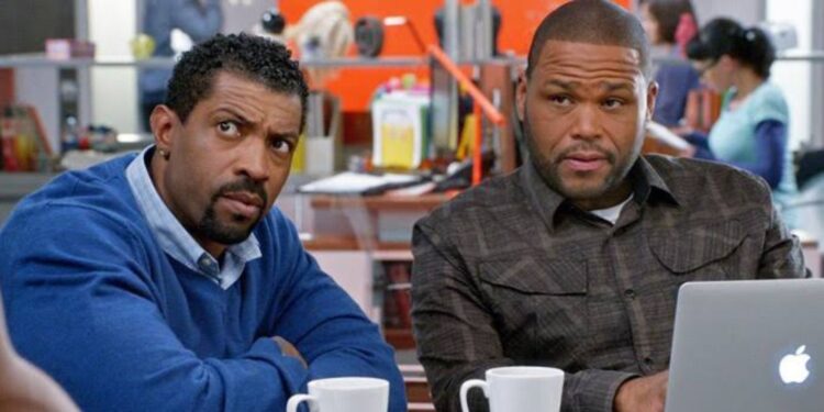 Deon Cole and Andre Johnson in Black-ish