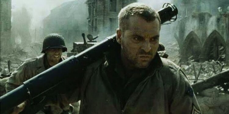 Tom Sizemore in Saving Private Ryan - Actors Russell Crowe Beat Gladiator