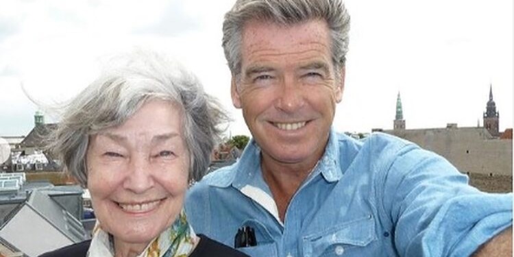 pierce-brosnan-and-mom