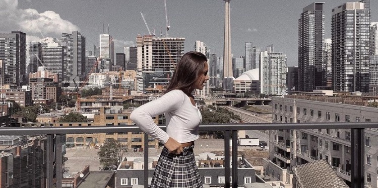 Aaliyah Mendes in Toronto, Canda at Shawn's Apartment