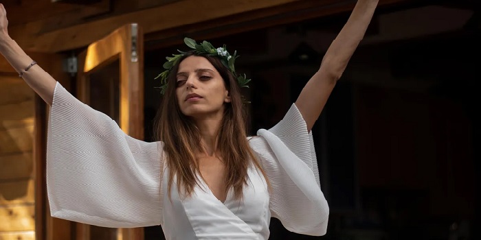 Angela Sarafyan on set