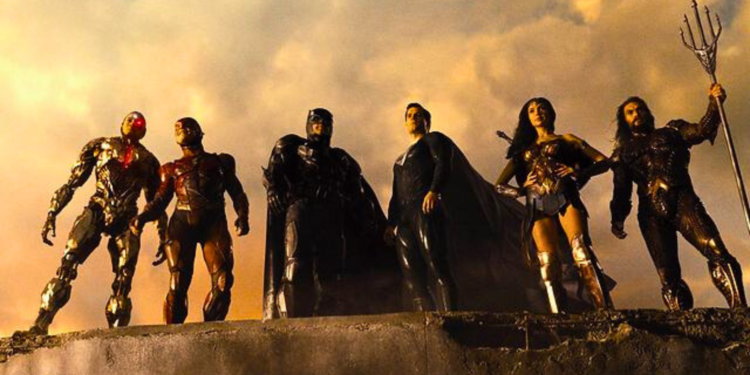  DCEU group of superheros standing next to each other.