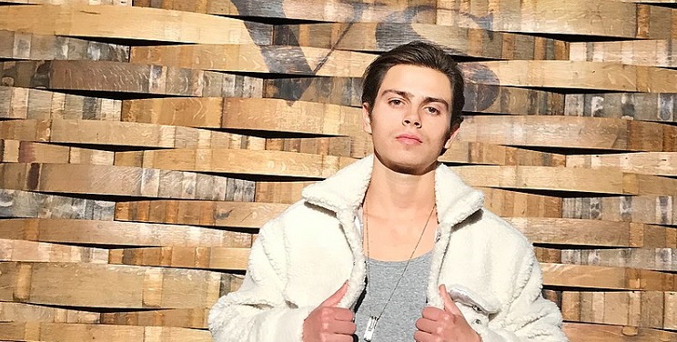  Jake T. Austin