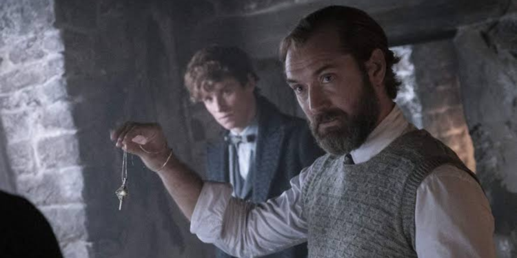 Jude Law in Fantastic Beasts: The Secrets of Dumbledore 