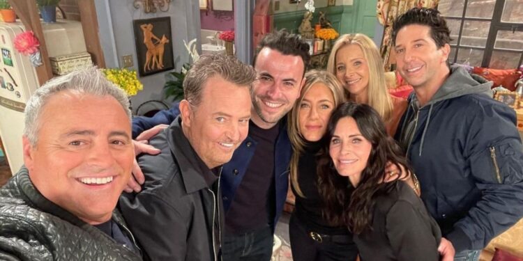 Matt LeBlanc and co-stars in Friends Reunion