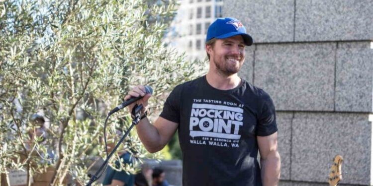 Stephen Amell 6