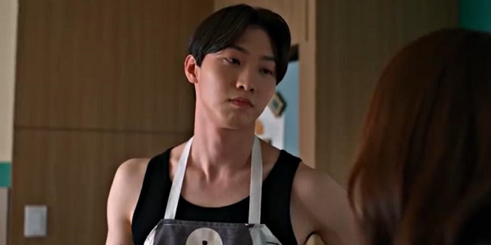 Sang Heon Lee's cooking scene in XO, Kitty