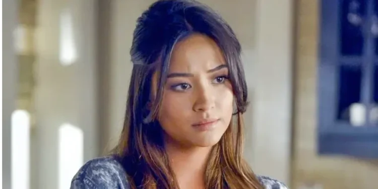 7 Things You Didn&#8217;t Know About Pretty Little Liars&#8217; Shay Mitchell