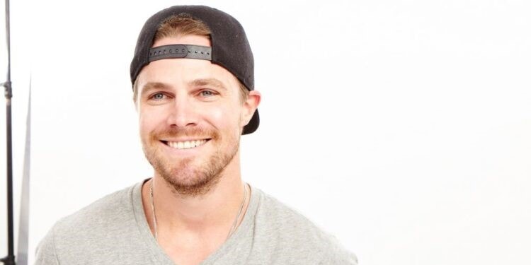 Stephen Amell 3