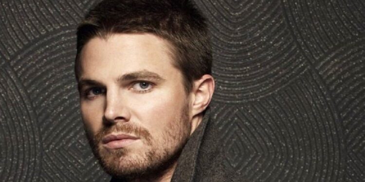 Stephen Amell 4