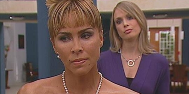 Aylin Mujica in Niños Ricos, Pobres Padres