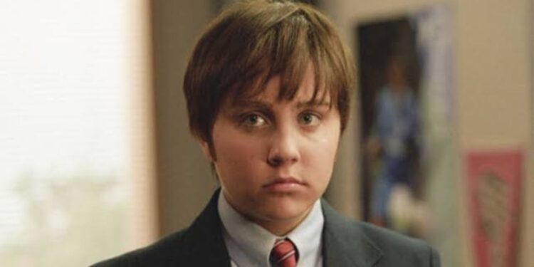 Amanda Bynes as Viola Hastings in She's the Man cast