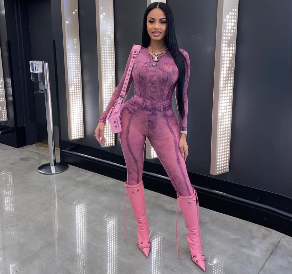 20 Hottest Pictures of Ana Montana to Brighten Your Day - TVovermind