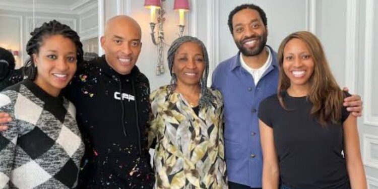 Chiwetel Ejiofor and his mother and sisters