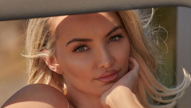 Lindsey Pelas cute