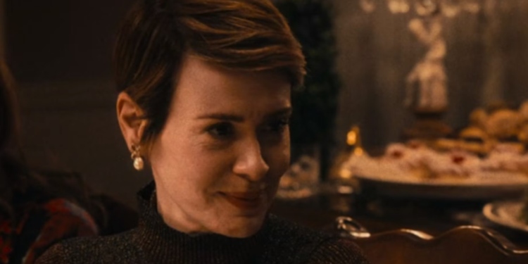 Sarah Paulson in The Bear