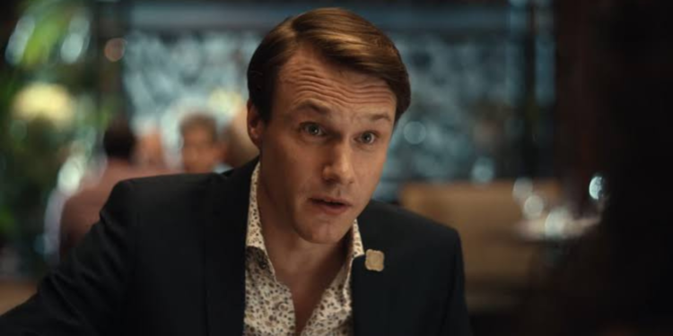 Hugh Skinner as Oliver in The Invitation