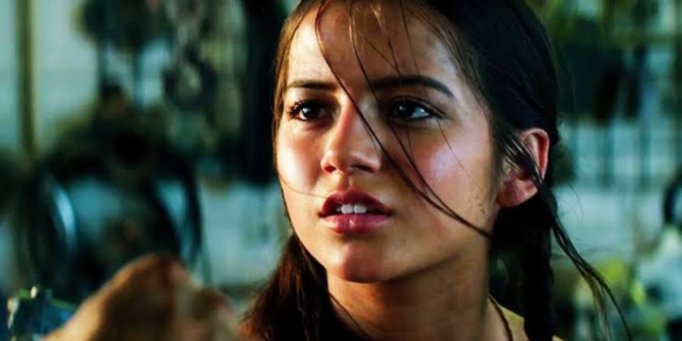 Isabela Moner as Izabella