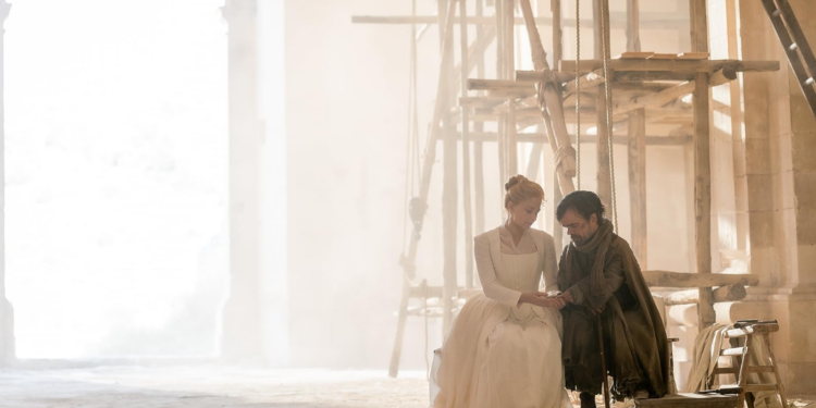 Peter Dinklage and Haley Bennett in Cyrano (2021)