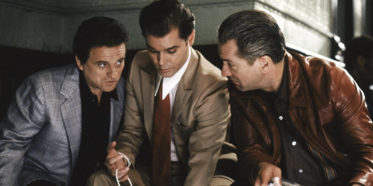 Robert De Niro, Ray Liotta, and Joe Pesci in GoodFellas (1990)