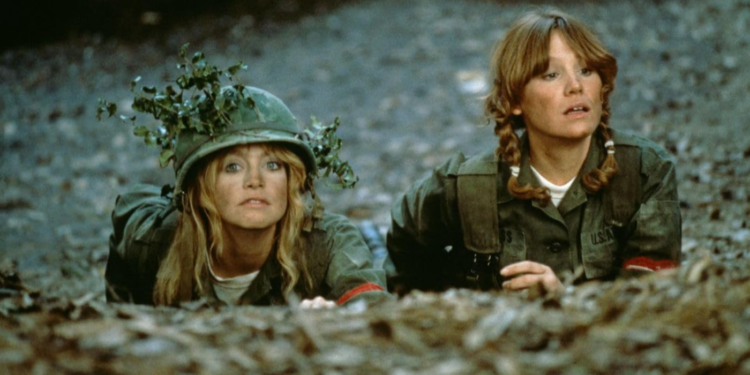 Goldie Hawn and Mary Kay Place in Private Benjamin (1980)