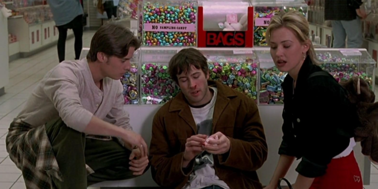 Joey Lauren Adams, Jason Lee, and Jeremy London in Mallrats (1995)