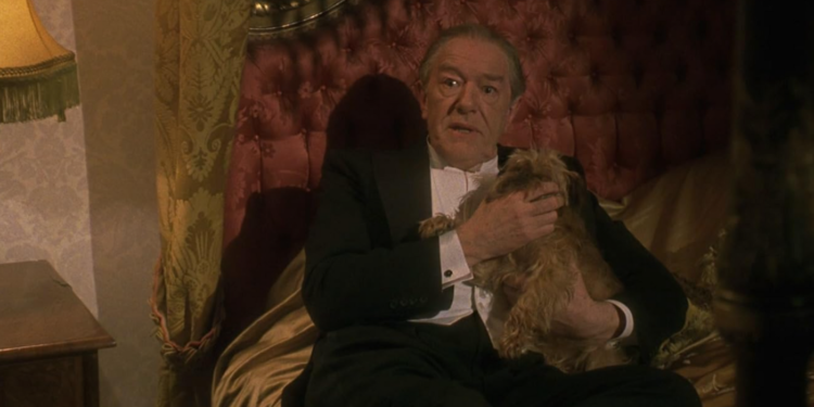 Michael Gambon and Widget in Gosford Park (2001)